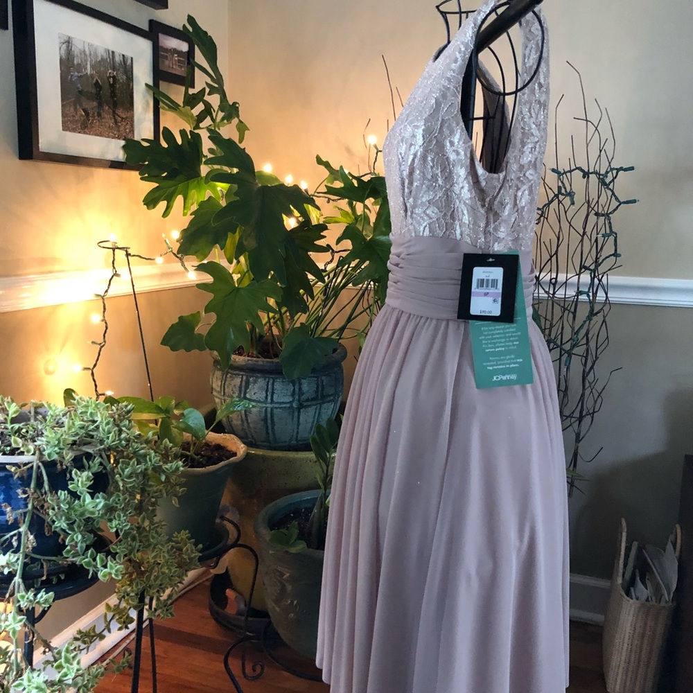 Dress - Picture 2 of 4